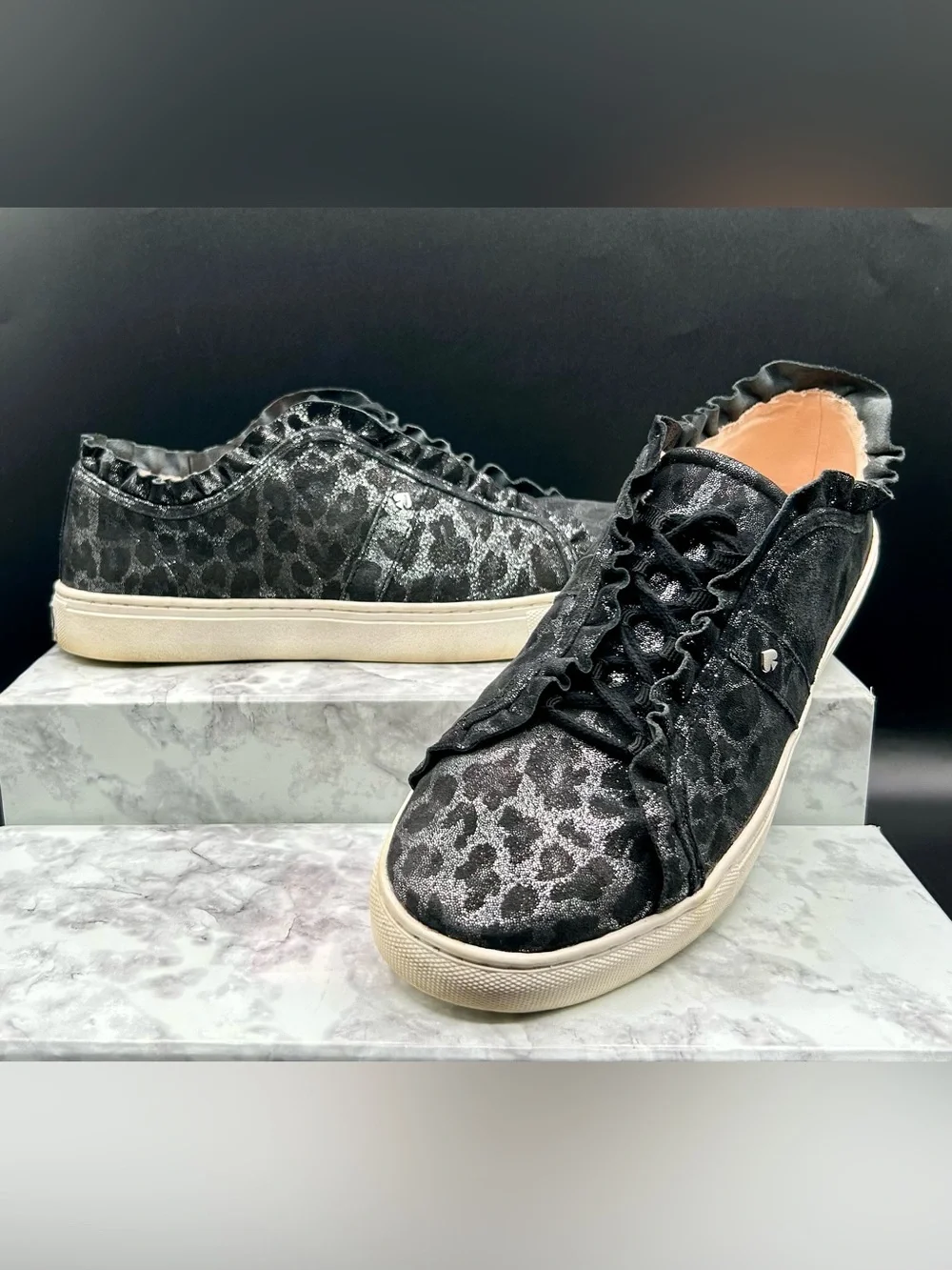 KATE SPADE Lynn Speakers Metallic Leopard Print Leather. Size 8.5 M